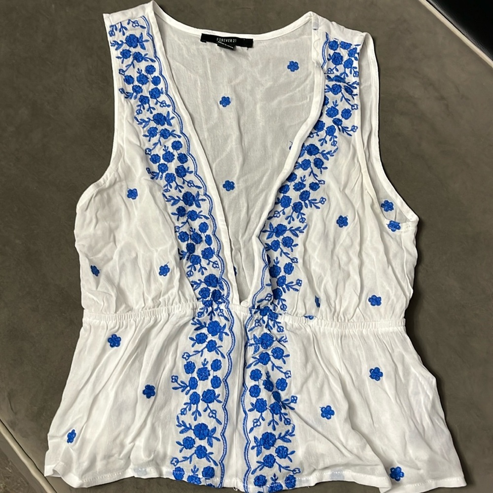 Forever 21 M sleeveless shirt deep v neck white with blue embroidery flowers